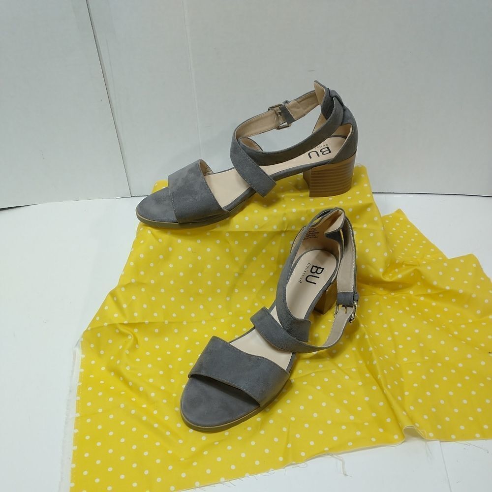 BU Collection Womans Sz 12 Faux Suede Block Heel Sandals Gray